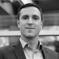 Ehren Hess - Kiểm soát viên tài chính